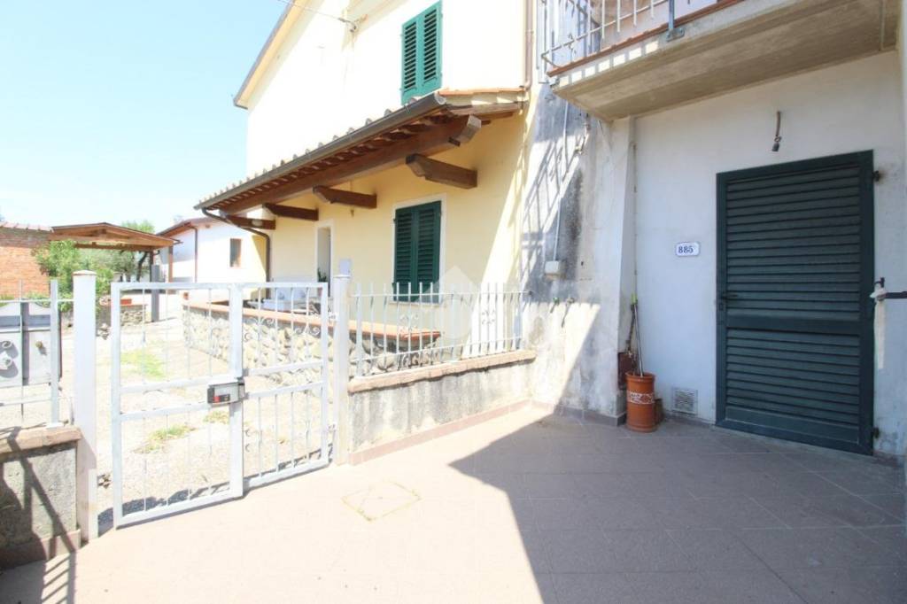 casa indipendente in vendita a Larciano