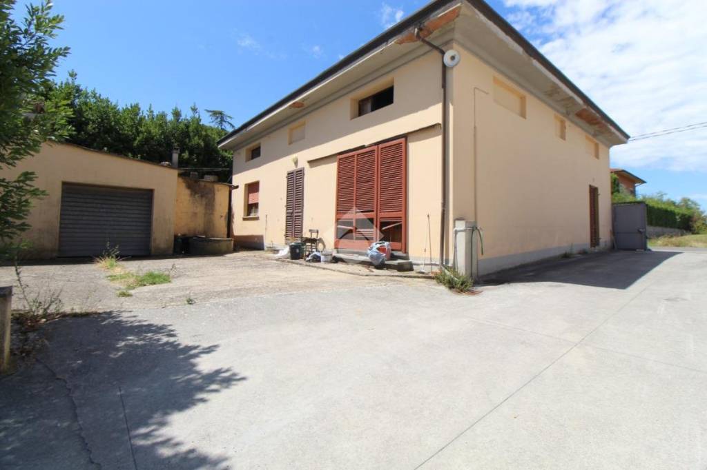 casa indipendente in vendita a Larciano in zona Biccimurri