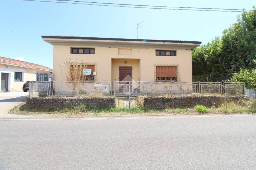 casa indipendente in vendita a Larciano in zona Biccimurri