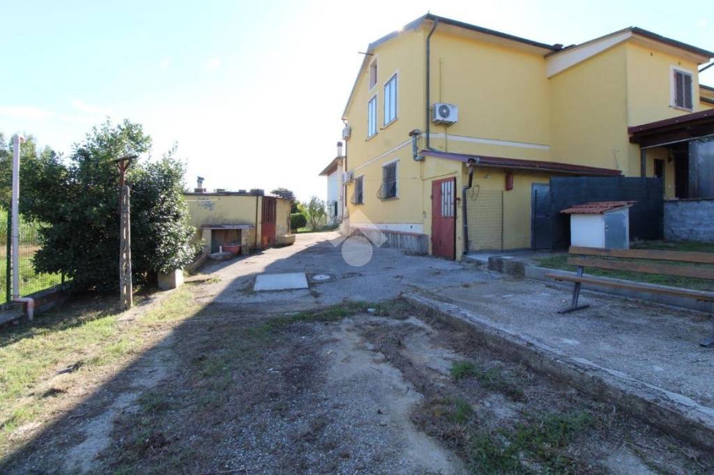 casa indipendente in vendita a Larciano