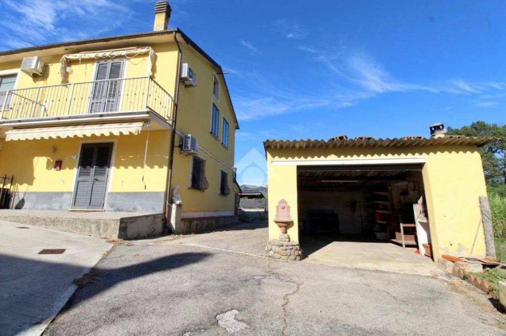 casa indipendente in vendita a Larciano