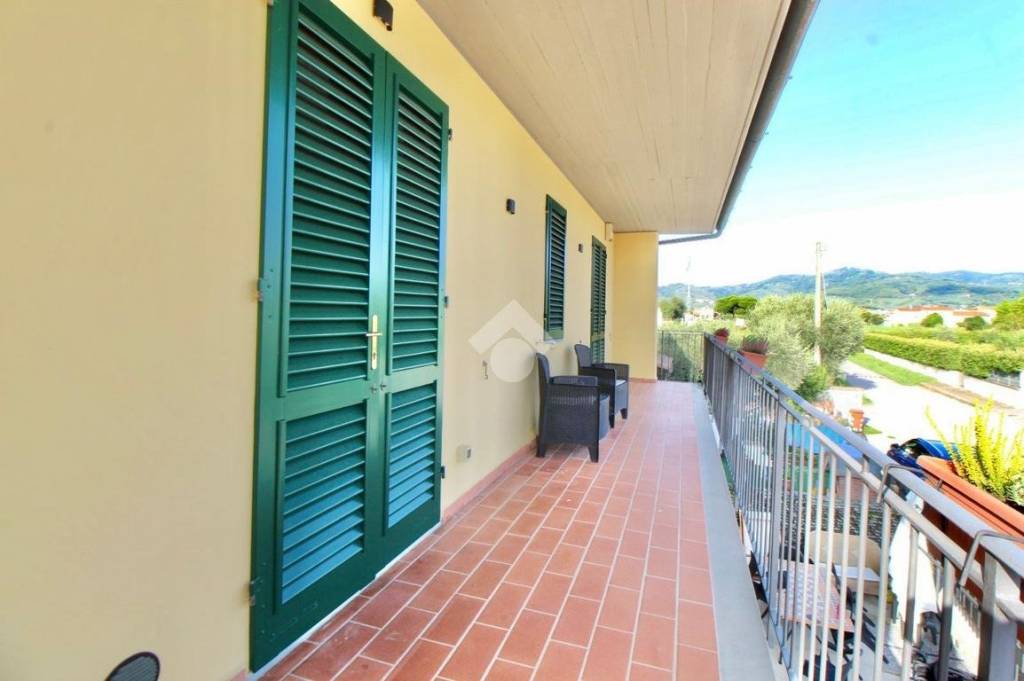 appartamento in vendita a Larciano in zona Castelmartini