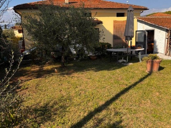 casa indipendente in vendita a Larciano