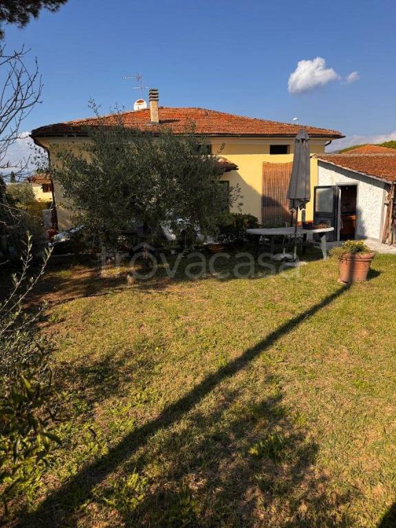 casa indipendente in vendita a Larciano