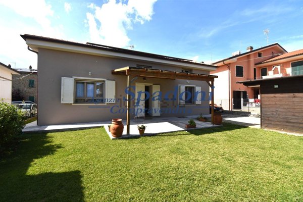 casa indipendente in vendita a Larciano