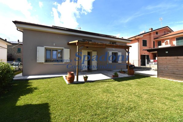 casa indipendente in vendita a Larciano