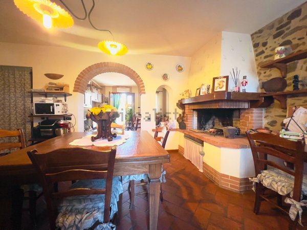 casa indipendente in vendita a Larciano