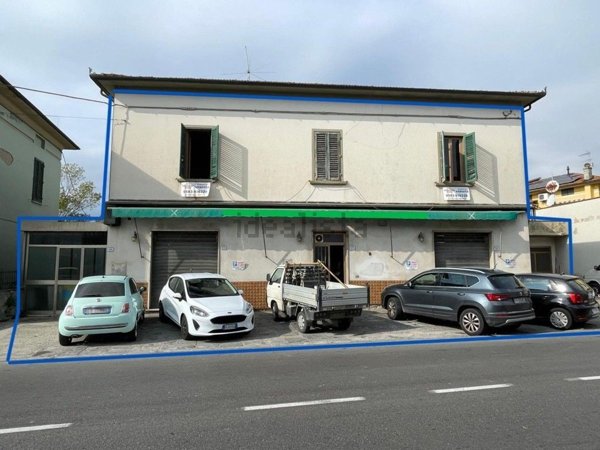 negozio in vendita a Larciano in zona Castelmartini
