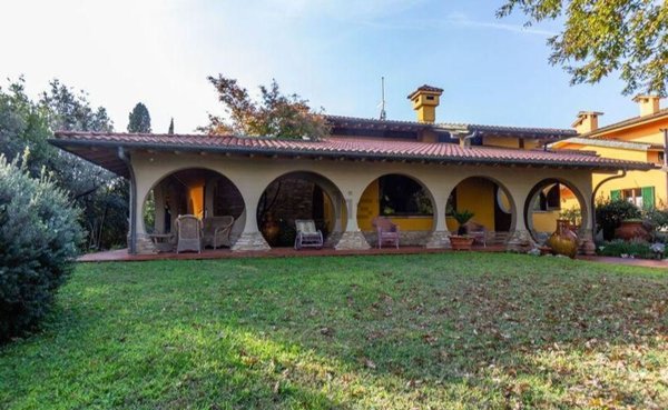 casa indipendente in vendita a Larciano in zona Castelmartini