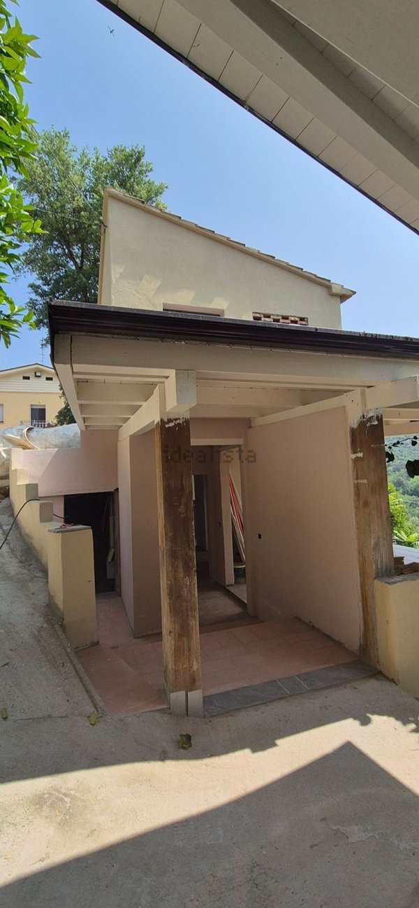 casa indipendente in vendita a Larciano