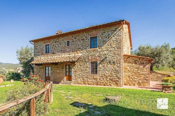 casale in vendita a Larciano