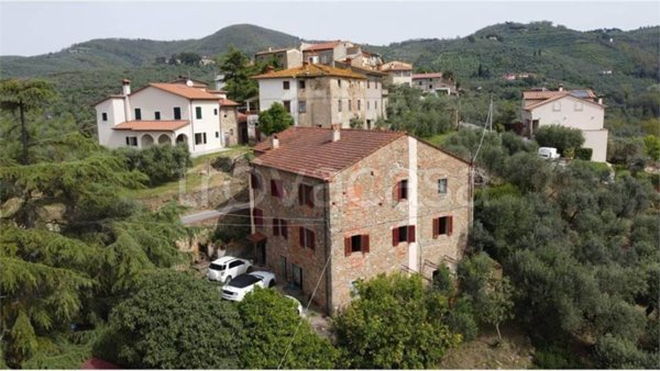 casa indipendente in vendita a Larciano in zona Cecina