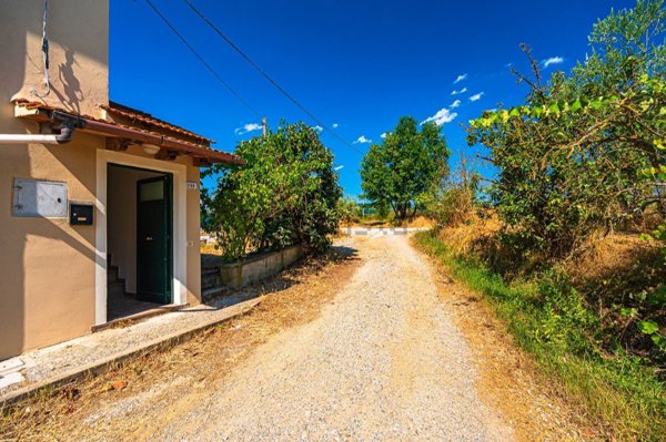 casa indipendente in vendita a Larciano