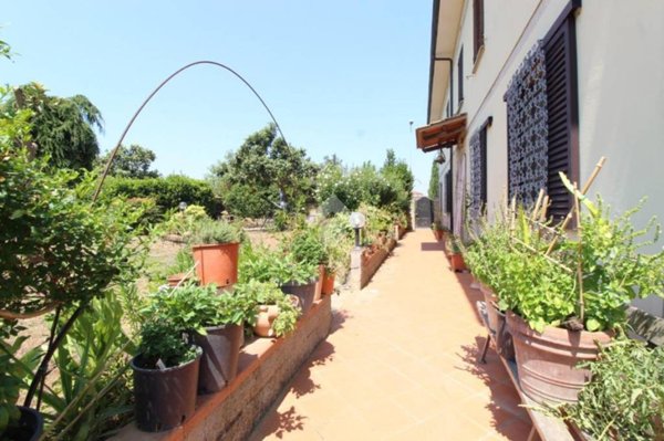 casa indipendente in vendita a Larciano