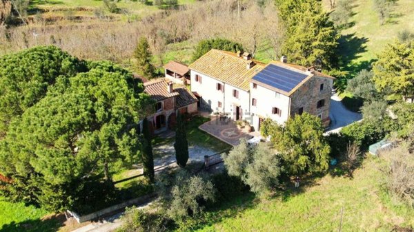 casale in vendita a Larciano