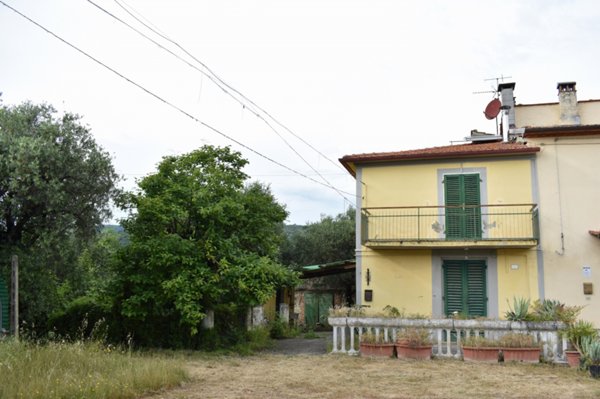 casa indipendente in vendita a Larciano in zona Cecina