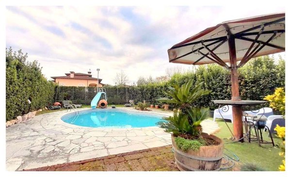 esavano in vendita a Larciano