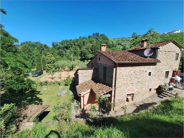 casa indipendente in vendita a Larciano