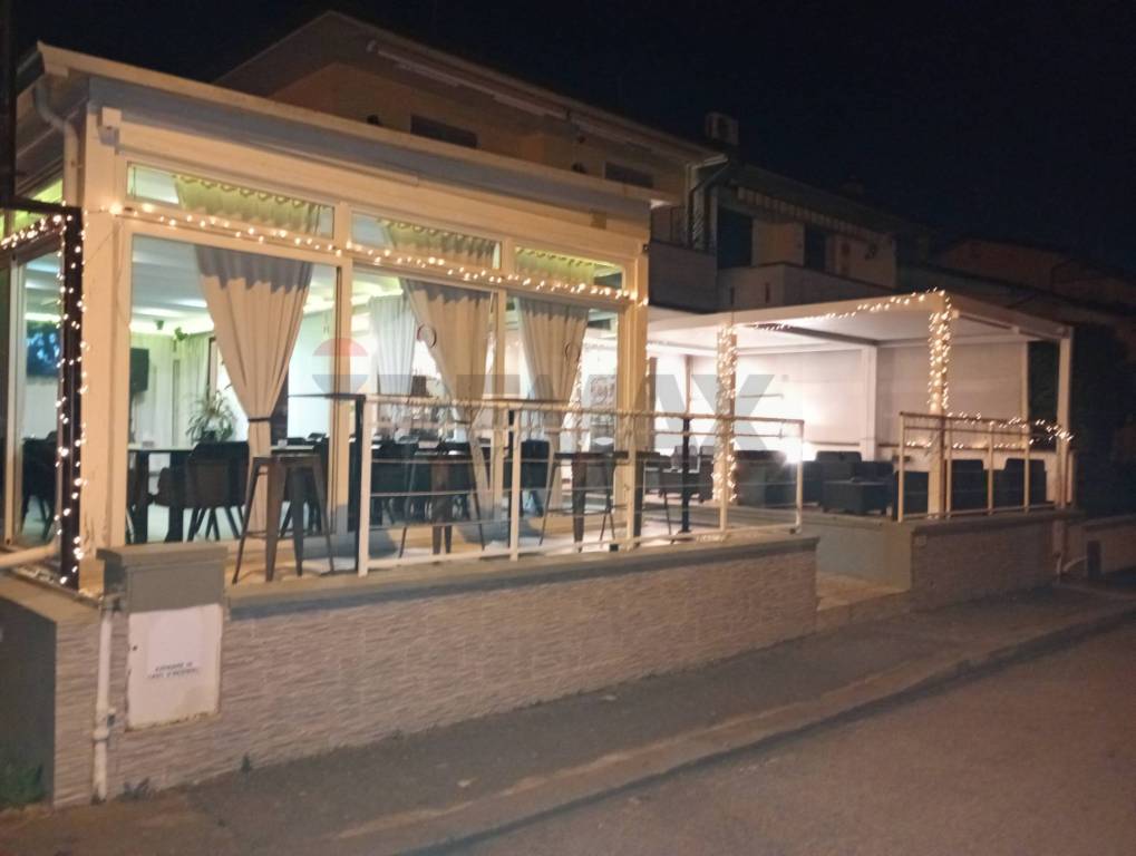 negozio in vendita a Larciano in zona Castelmartini