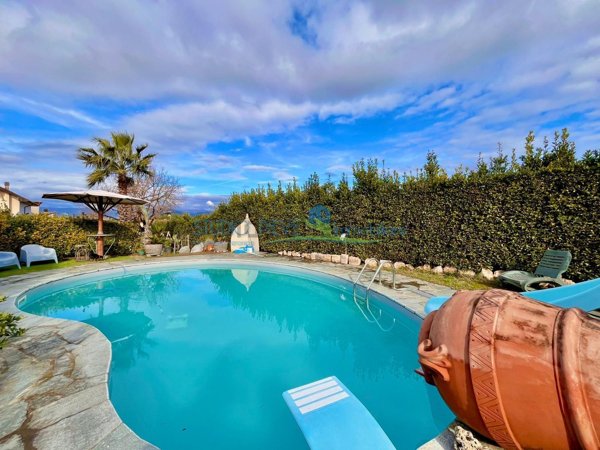 casa indipendente in vendita a Larciano in zona Castelmartini