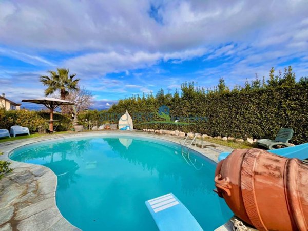 casa indipendente in vendita a Larciano in zona Castelmartini