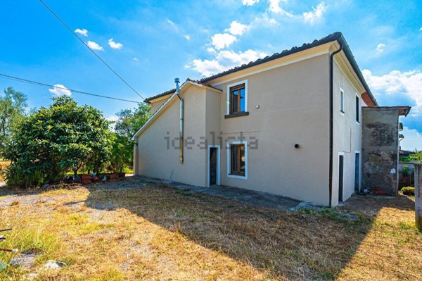 casa indipendente in vendita a Larciano