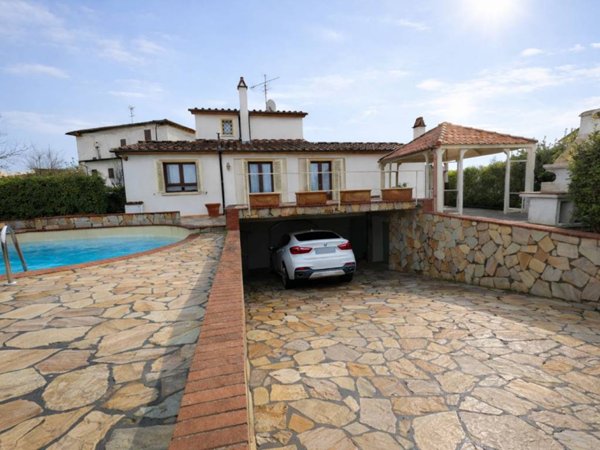 casa indipendente in vendita a Larciano