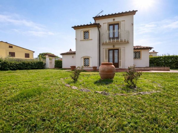 casa indipendente in vendita a Larciano