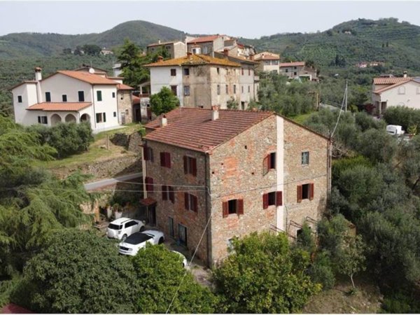 casa indipendente in vendita a Larciano in zona Cecina