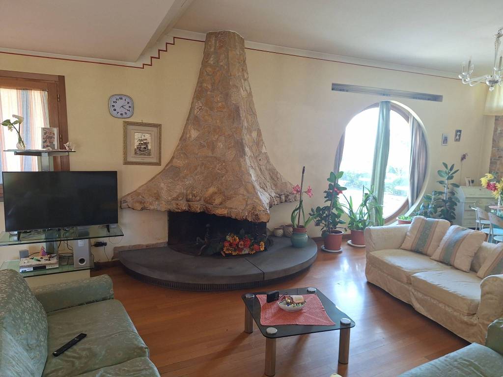 casa indipendente in vendita a Larciano