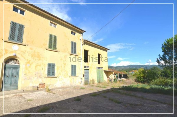 casale in vendita a Larciano