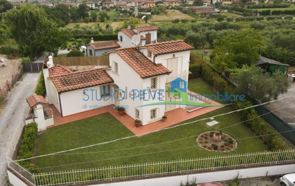 casa indipendente in vendita a Larciano