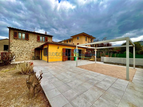 casa indipendente in vendita a Larciano