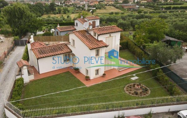 casa indipendente in vendita a Larciano