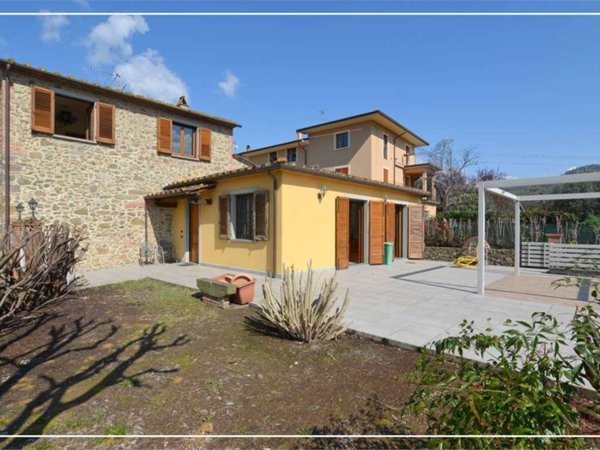 casa indipendente in vendita a Larciano