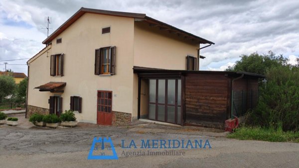 casa indipendente in vendita a Larciano