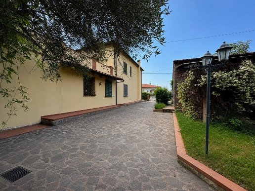 casa indipendente in vendita a Larciano