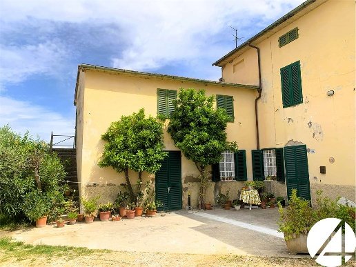 casale in vendita a Larciano in zona San Rocco di Larciano