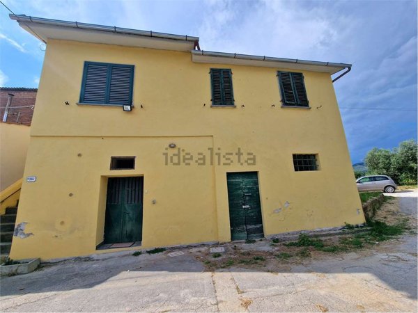 casa indipendente in vendita a Larciano in zona Castelmartini
