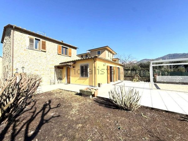casa indipendente in vendita a Larciano in zona Biccimurri