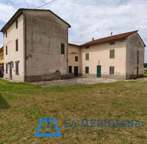 intera palazzina in vendita a Larciano in zona San Rocco di Larciano