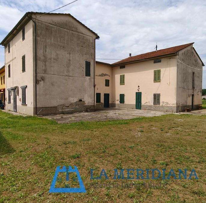 intera palazzina in vendita a Larciano in zona San Rocco di Larciano