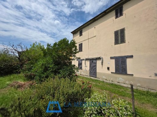 intera palazzina in vendita a Larciano in zona San Rocco di Larciano
