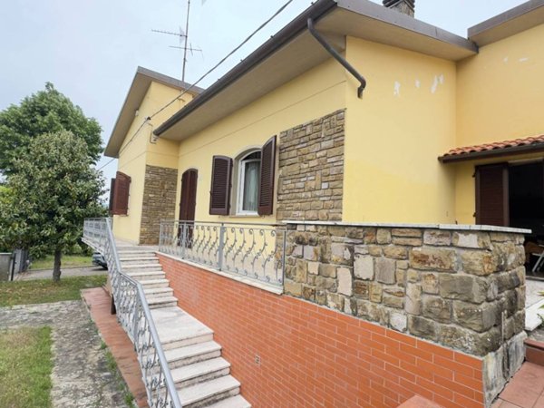 casa indipendente in vendita a Larciano