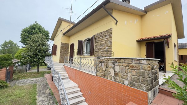 casa indipendente in vendita a Larciano