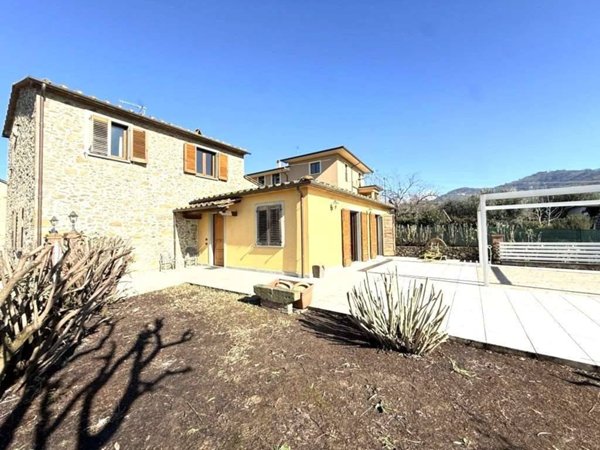 casa indipendente in vendita a Larciano in zona Biccimurri