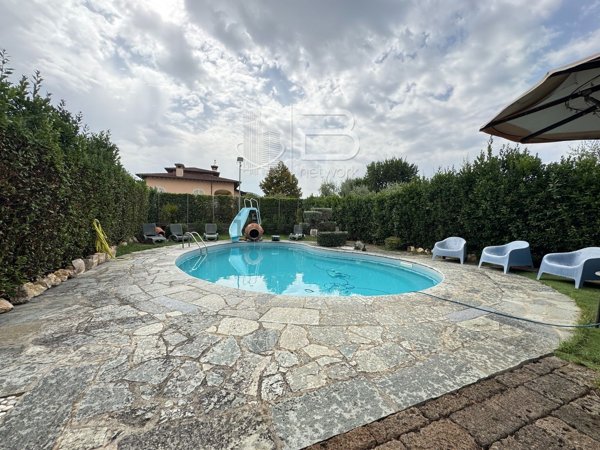 casa indipendente in vendita a Larciano in zona Castelmartini
