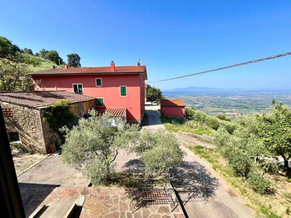casa indipendente in vendita a Larciano