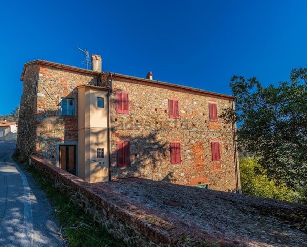 casa indipendente in vendita a Larciano in zona Cecina