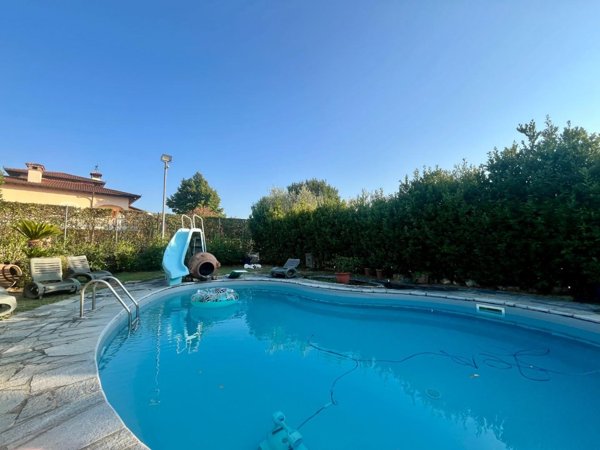 casa indipendente in vendita a Larciano in zona Castelmartini